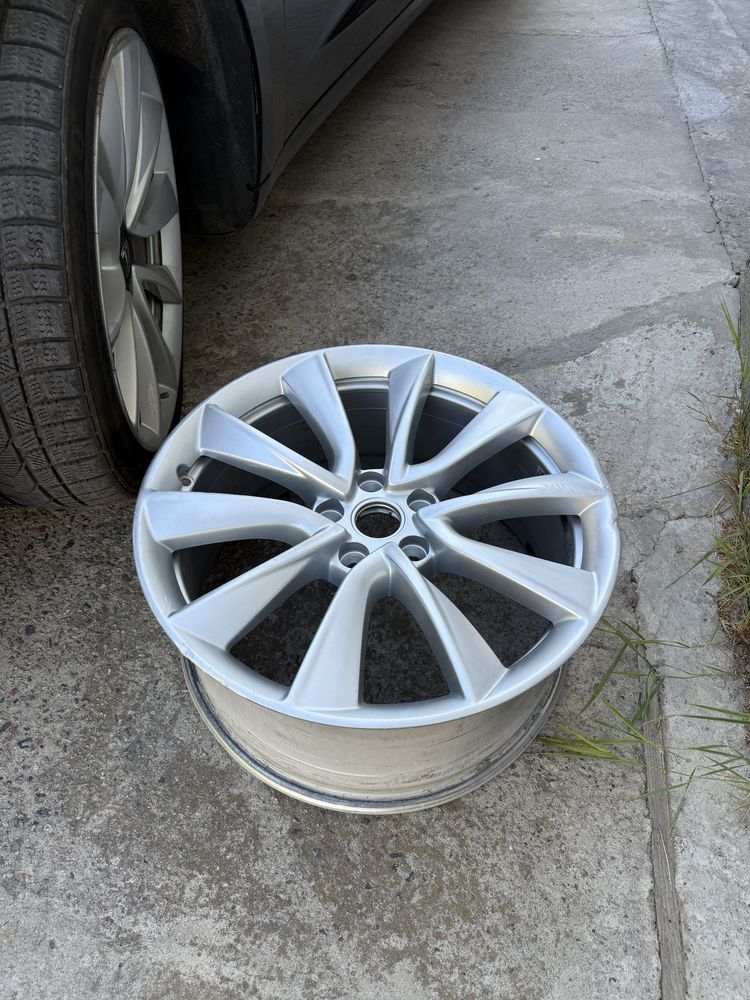 Диск Tesla Model 3 r19