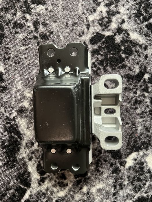 Подушка двигуна передн Прав/ліва LEMFORDER