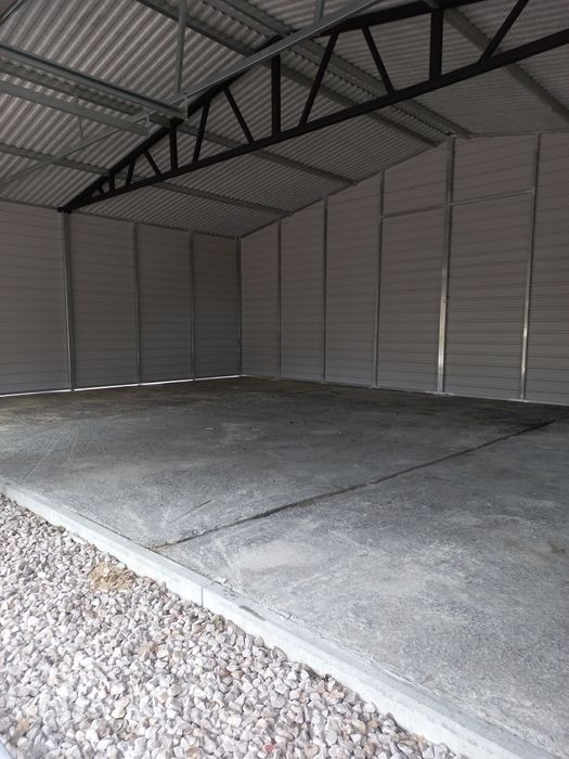 Garaż blaszany nowoczesny wygląd drewnopodobny