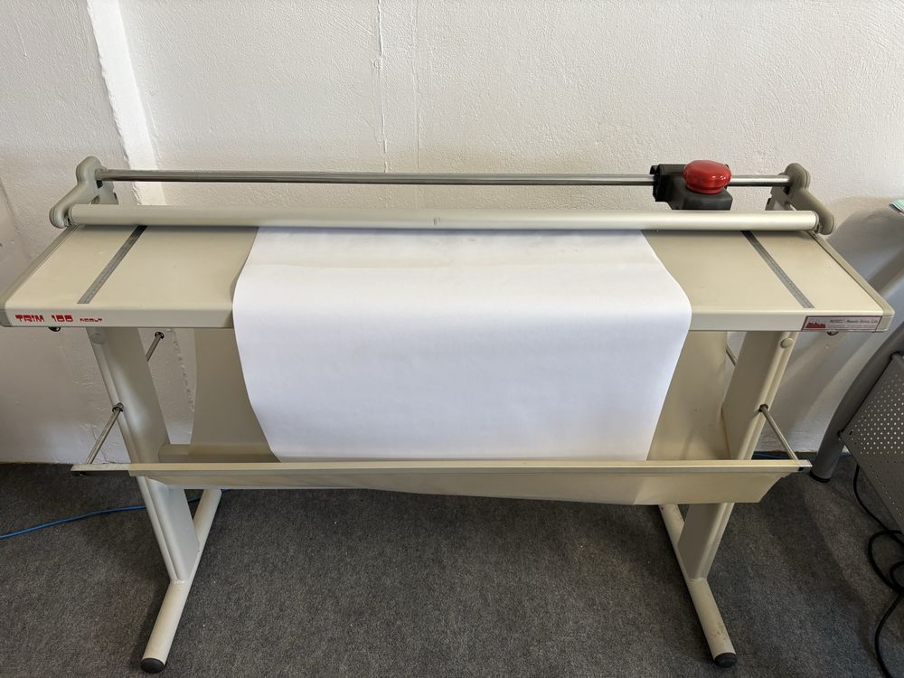 Cisalha NEOLT modelo TRIM 100 como nova. Excelente oportunidade.