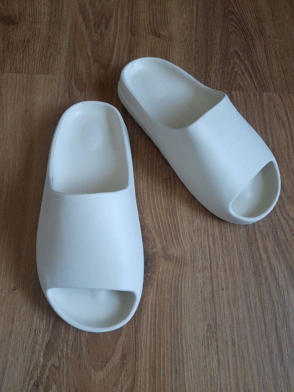 Шлепки, тапки, сланцы, сабо в стиле adidas yeeze slide