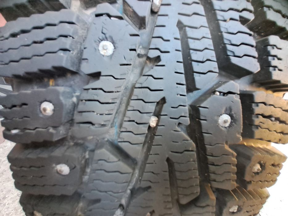 Продам зимнюю резину R15 195/65  комплект