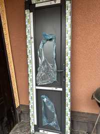 Продам метало-пластиковую дверь.