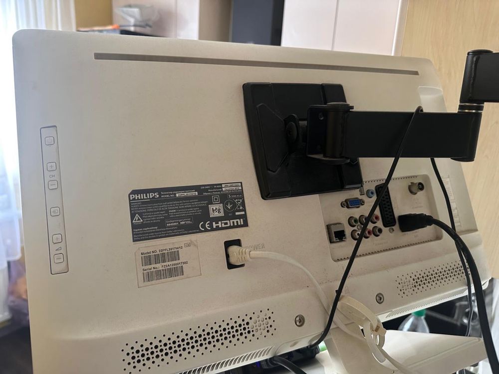 Телевізор Philips 22PFL3517H/12 з ТВ приставкою та кріпленням!