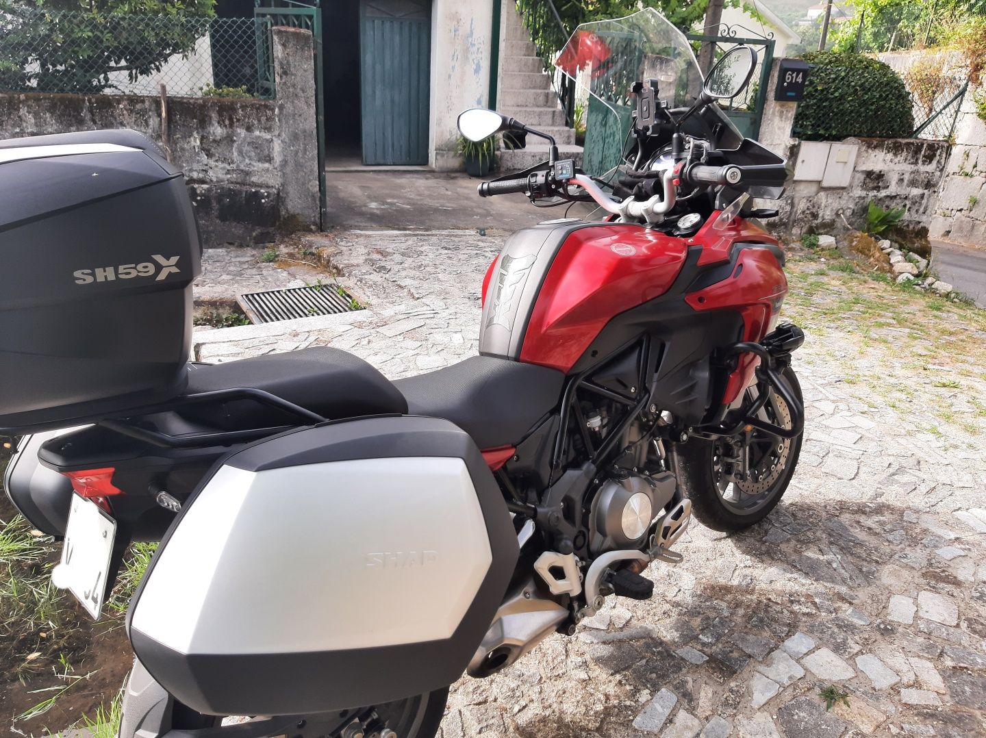 Benelli trk 502.