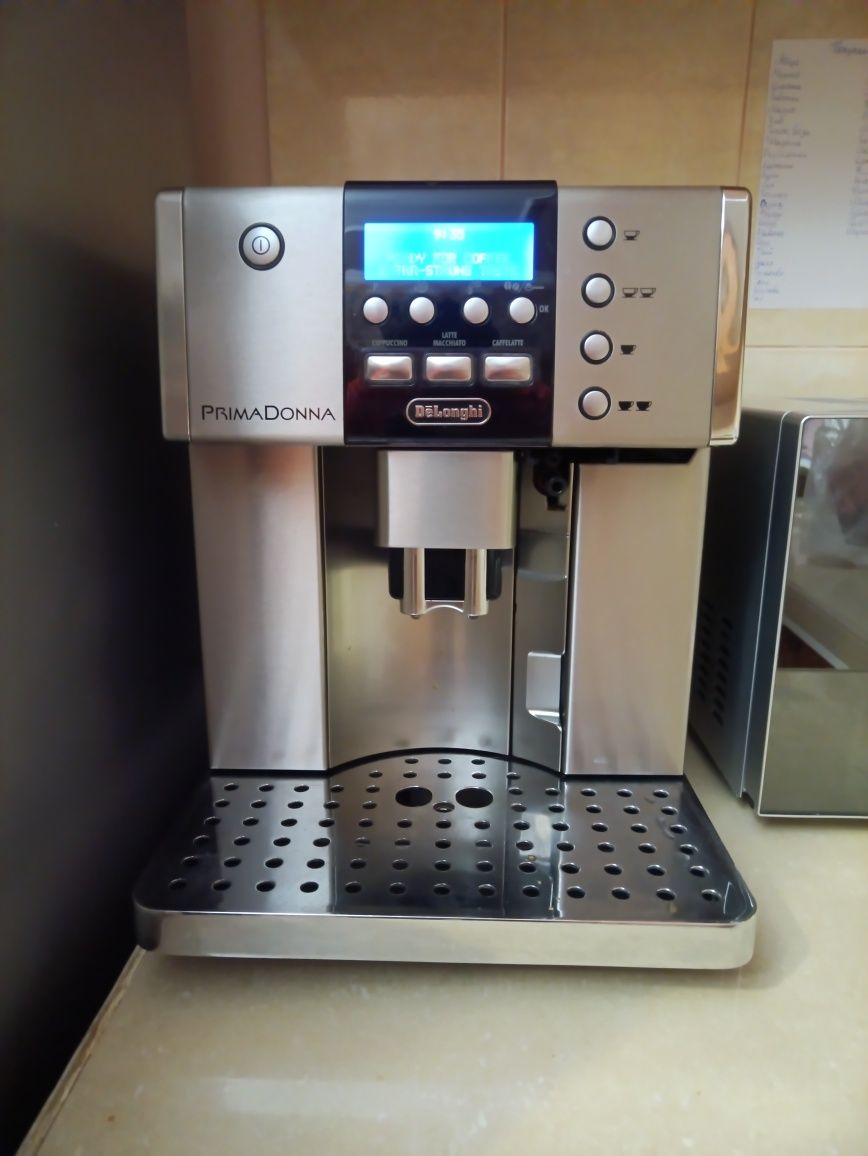 Кофемашина DeLonghi PrimaDonna 6600