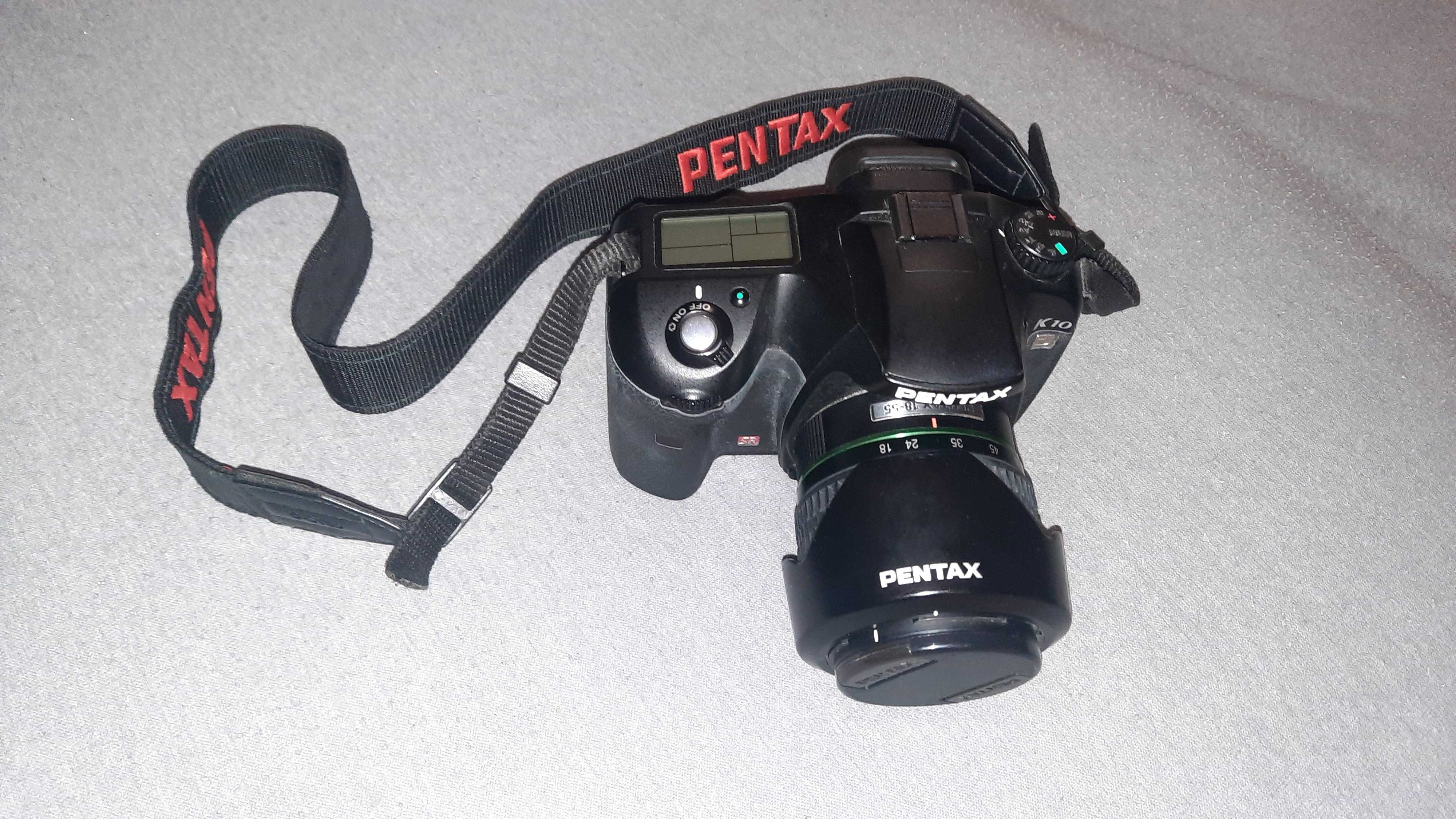 Цифровий фотоапарат Pentax K10 з об'єктивами та сумкою