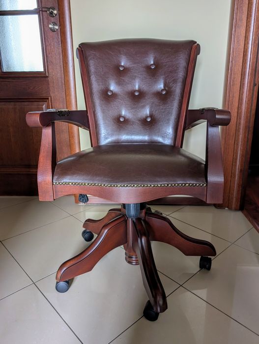 Ekskluzywny fotel ze skóry do gabinetu, salonu