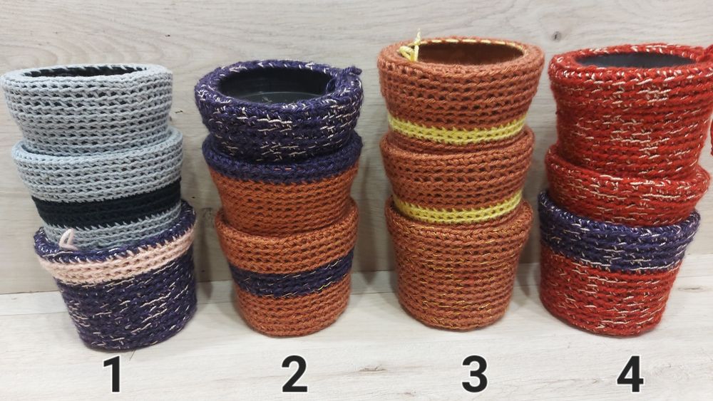 Osłonki na doniczki robione na szydełku zestaw 3szt