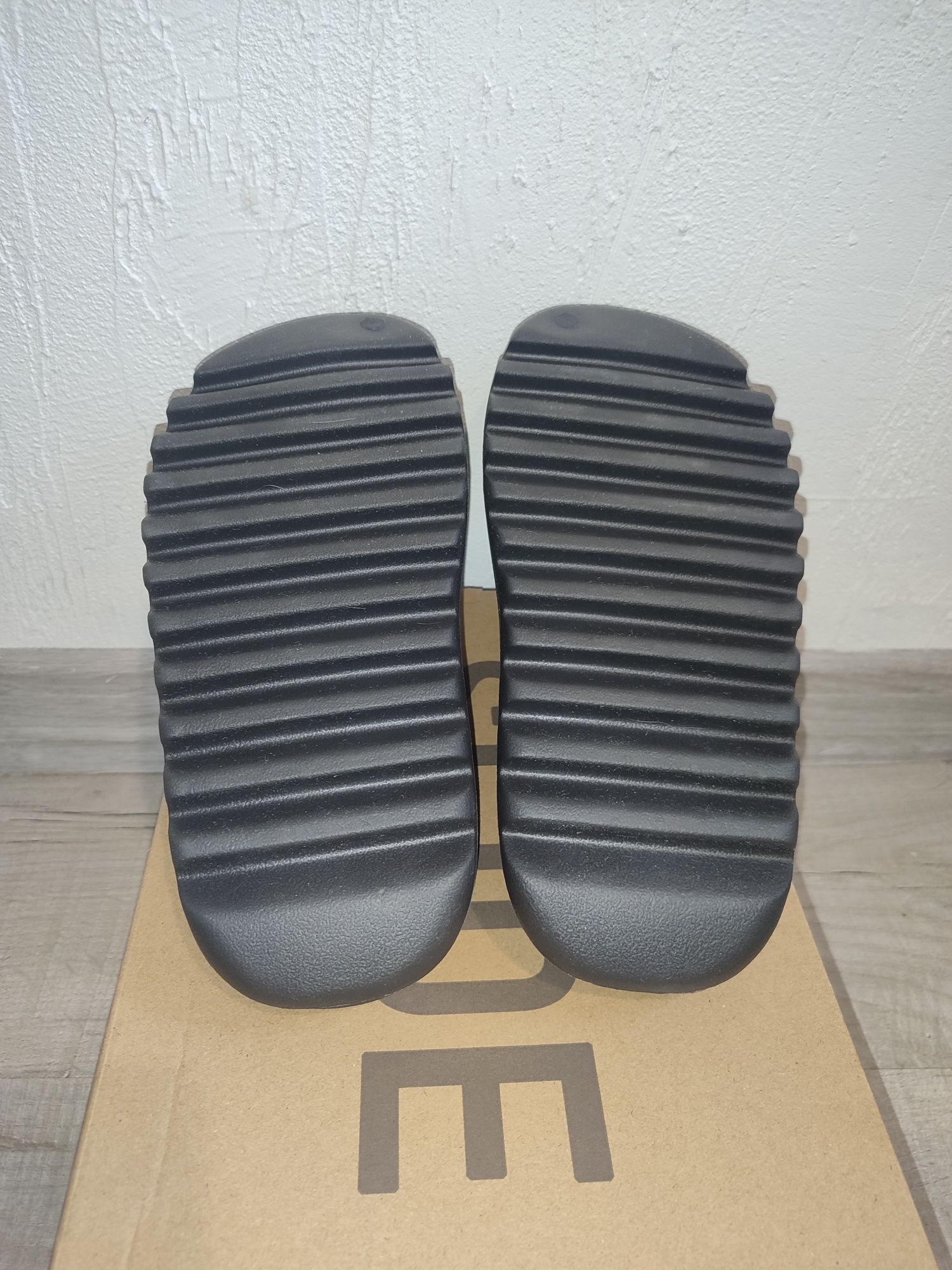 klapki yezzy slide