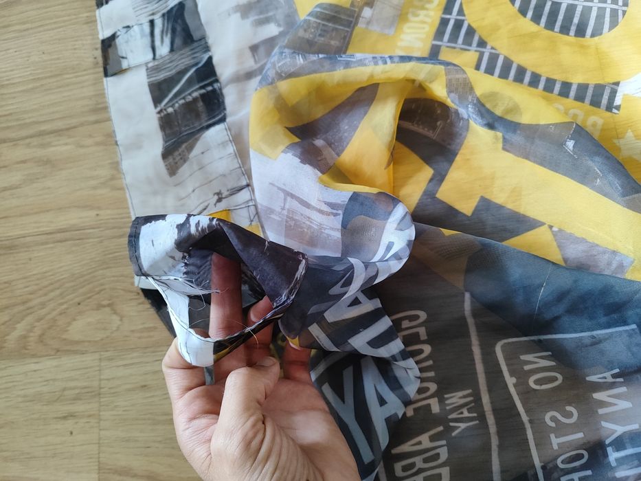 Zasłona fiirana z woalu 140 x 245 cm na ukryte szelki widok Nowy Jork