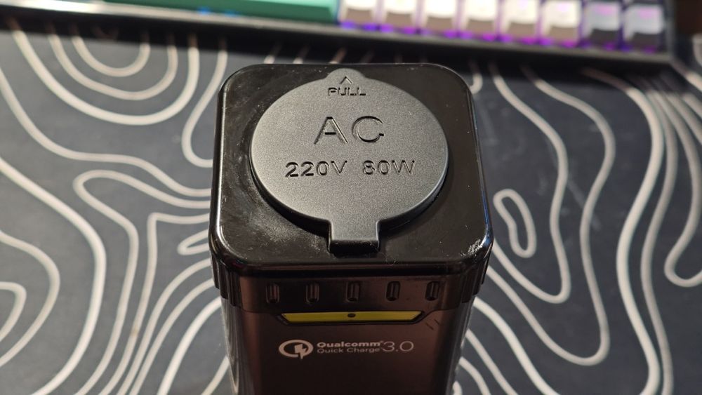 Повербанк Fermi с розеткой 220v 20.800mah