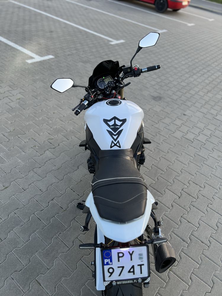 Suzuki GSR 750 wydech Yoshimura r11