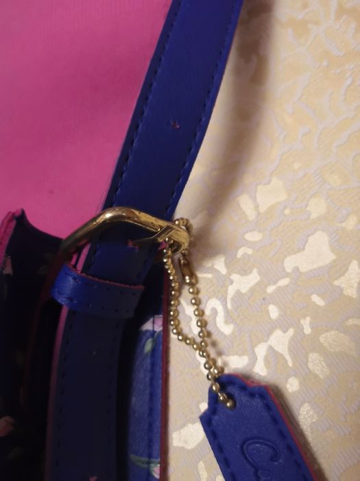 Сумочка Camomilla Milan.
Розмір 24 × 21 см.