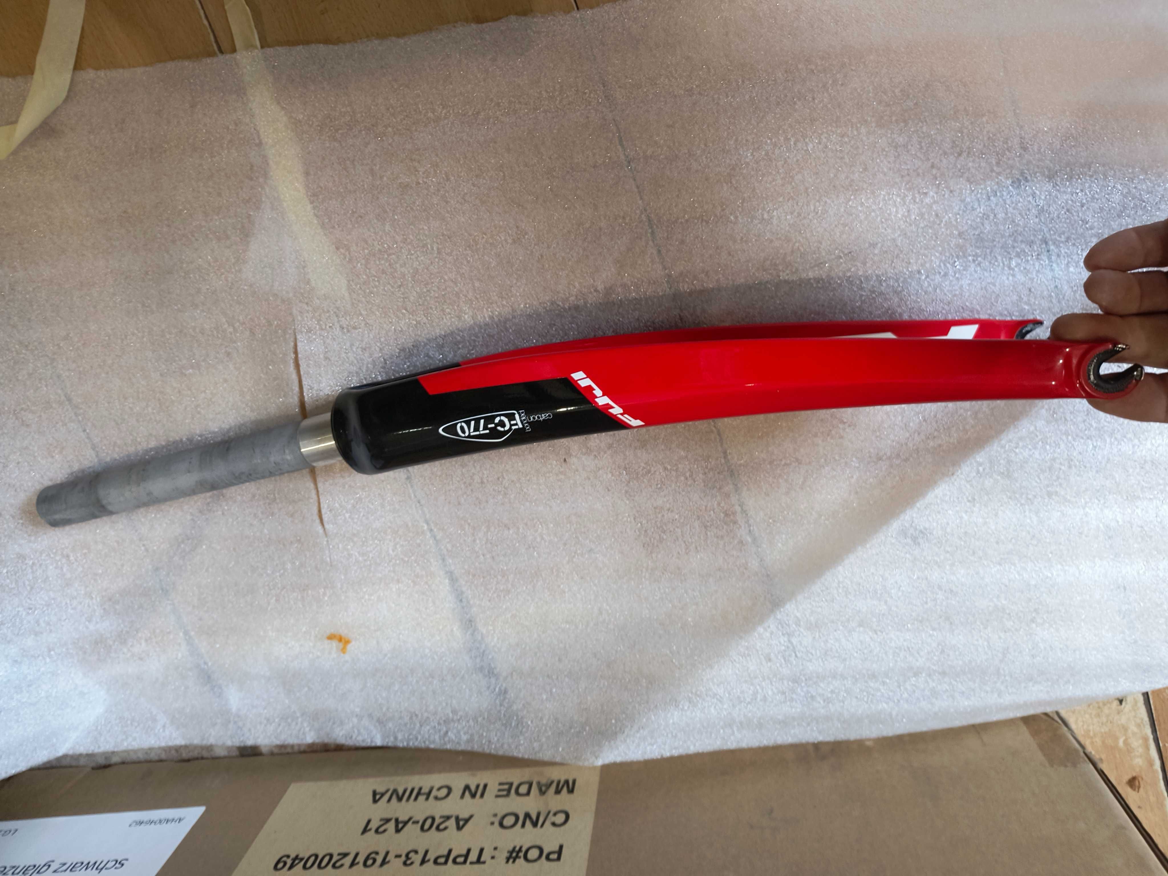 Widelec Carbon Fuji Roubaix 1.0 - czerwony FC-770 - karbonowy