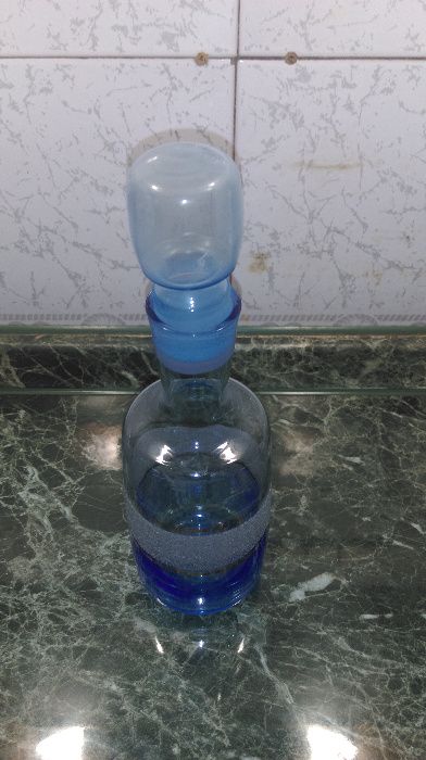 Оригинальный стеклянный кобальтовый графин производства СССР.