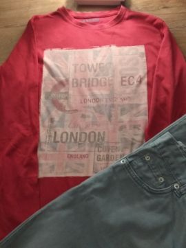 Conjunto calça cinza + Swhet vermelha London.