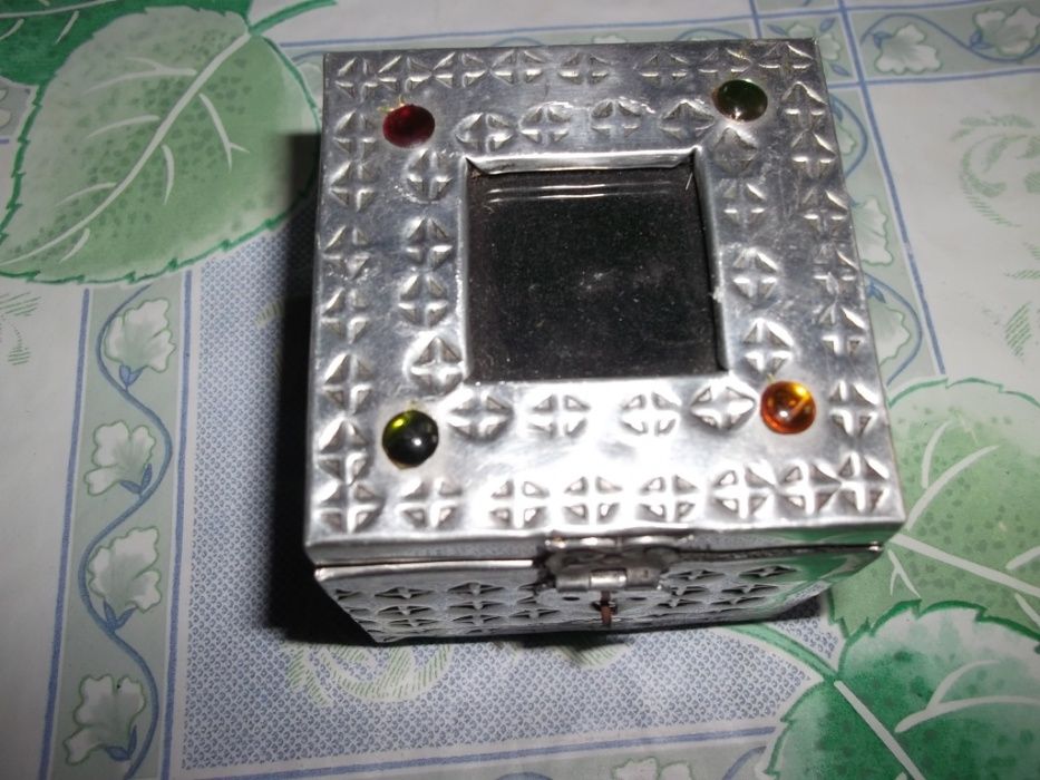 guarda jóias,harmónica,pote etc.