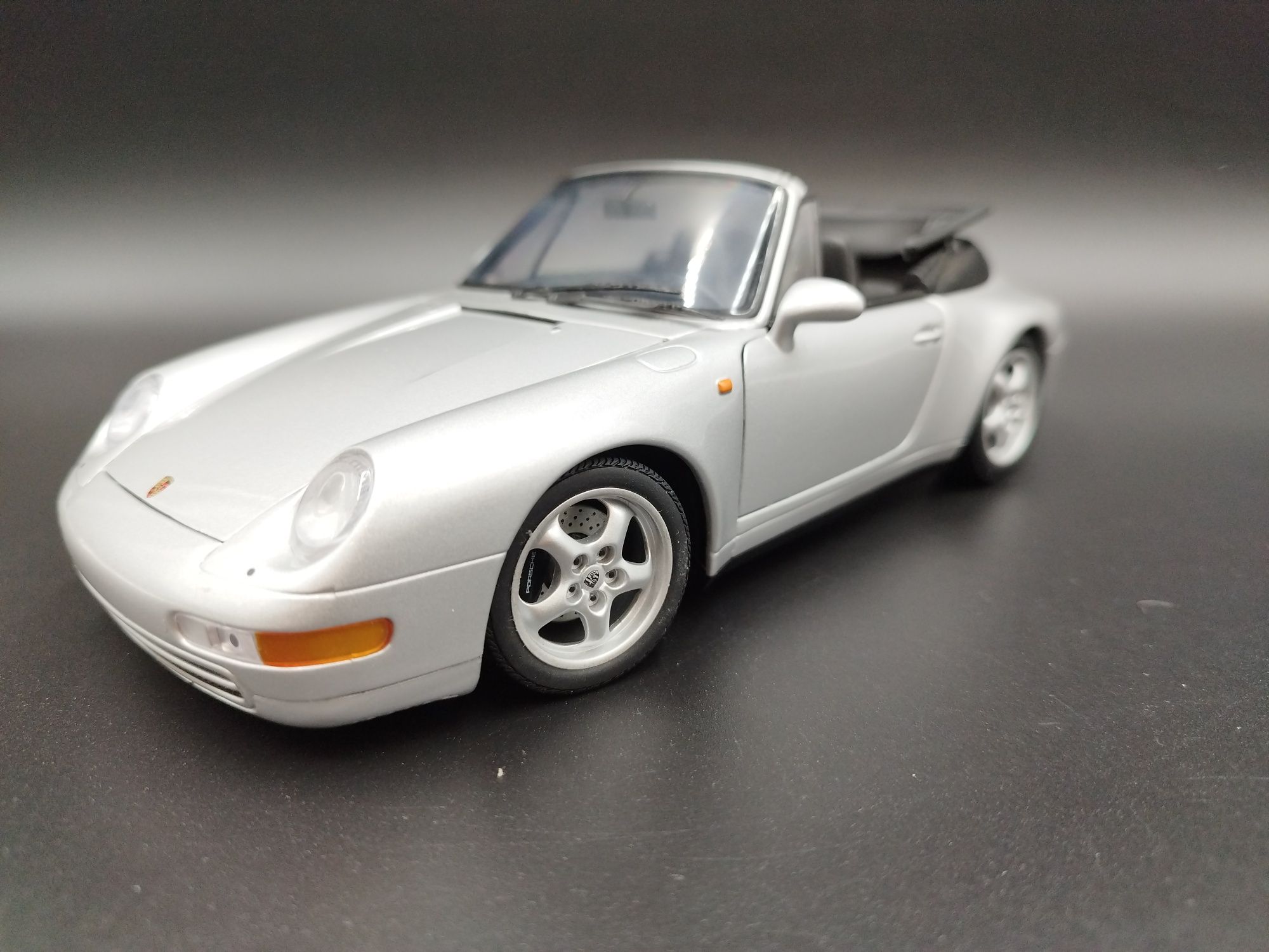 1:18 UT Models Porsche 911 (933) Carrera  model używany