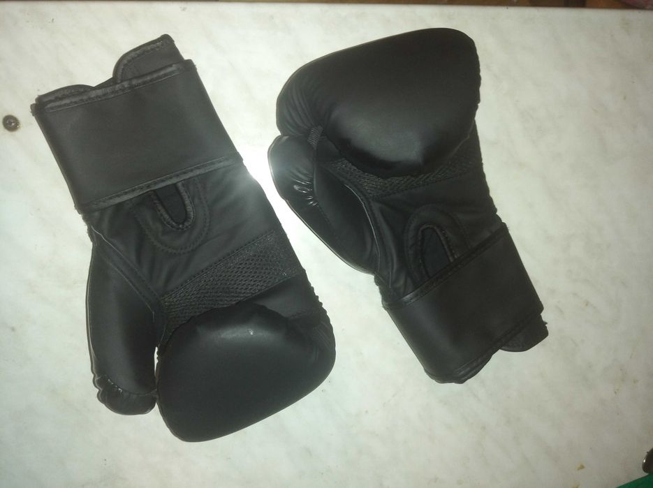 Перчатки Venum та бинти 5М