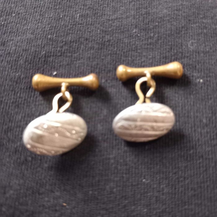 Botões de punho latão e prata