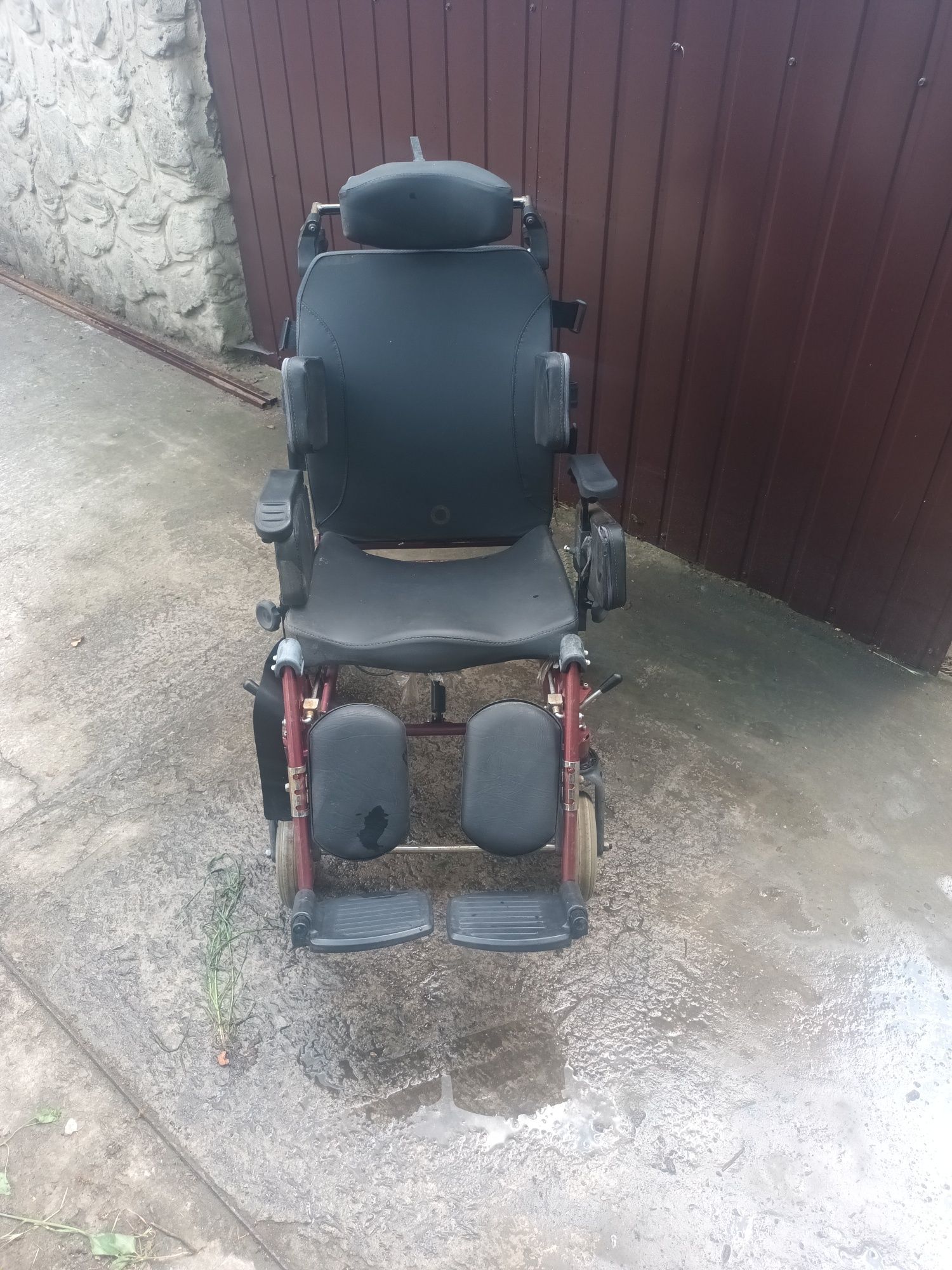 Продам инвалидную коляску.