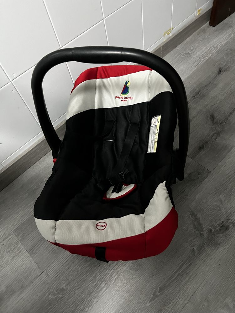 Carro de bebe com ovinho