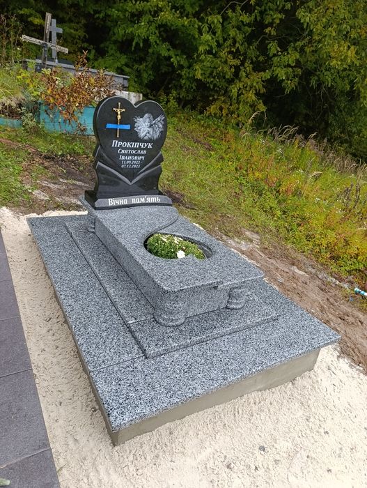 Гранітні лампадки та виготовлення пам'ятників