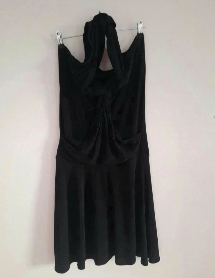 rozkloszowana elegancka czarna sukienka święta mini 38 l 40 m