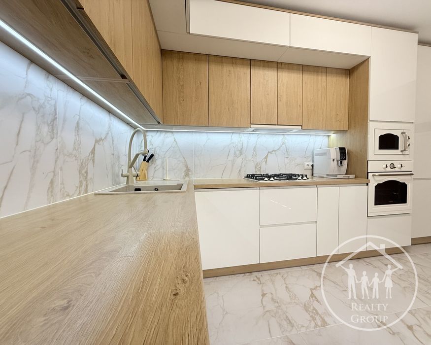 Продам будинок в ближньому центрі!Високий замок!Знесіння!