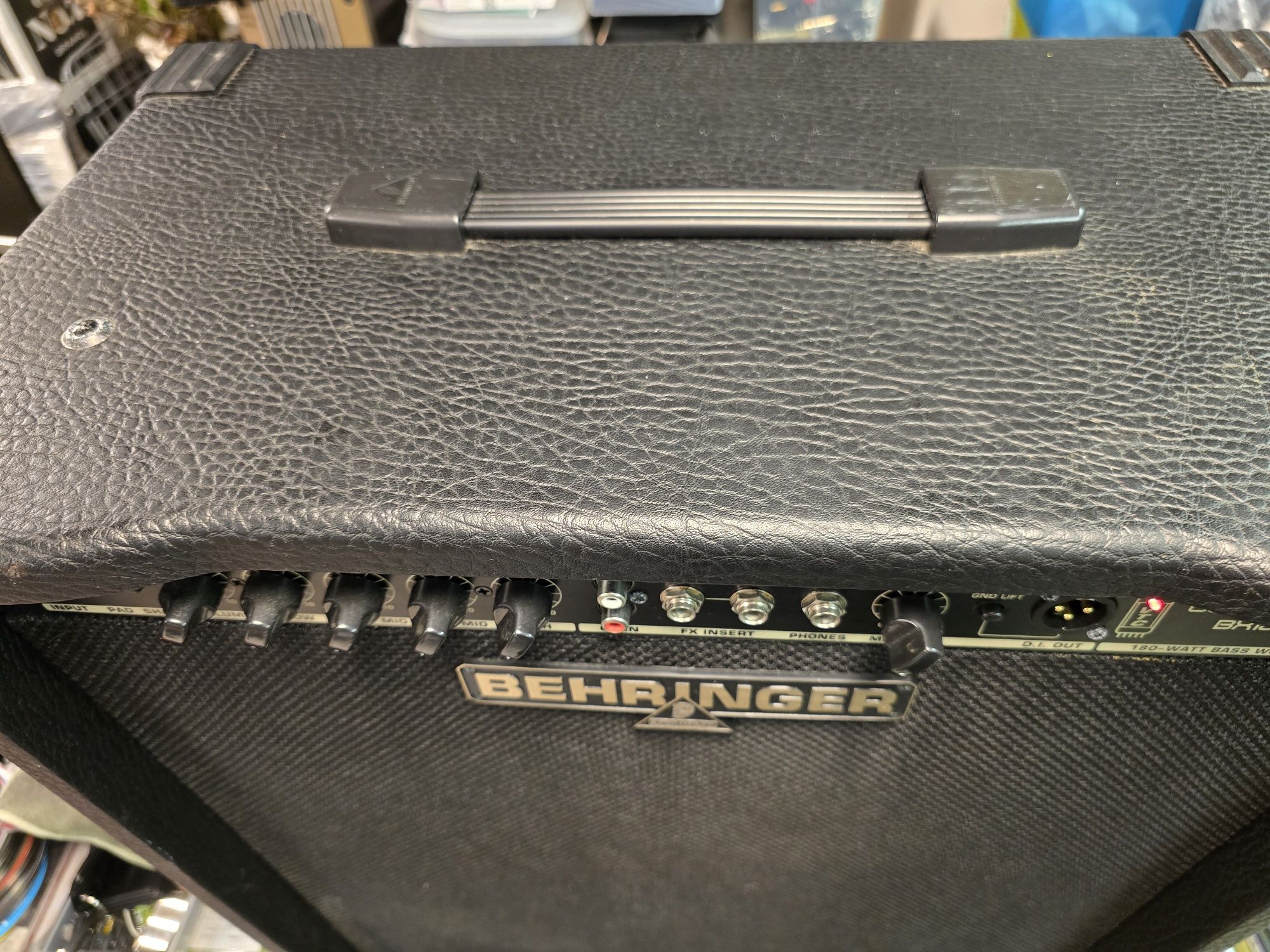 BEHRINGER BX1800 piec wzmacniacz gitarowy.