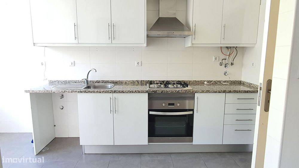 T2 Remodelado a 5 min do Metro de Odivelas