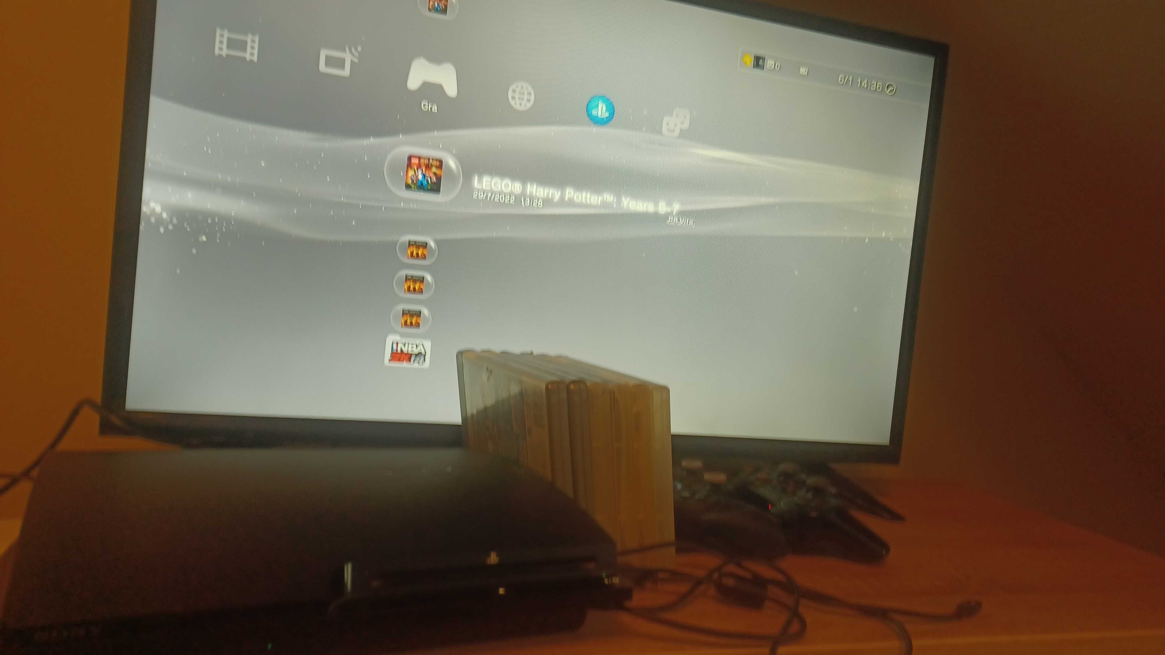PlayStation 3 z padami i grami