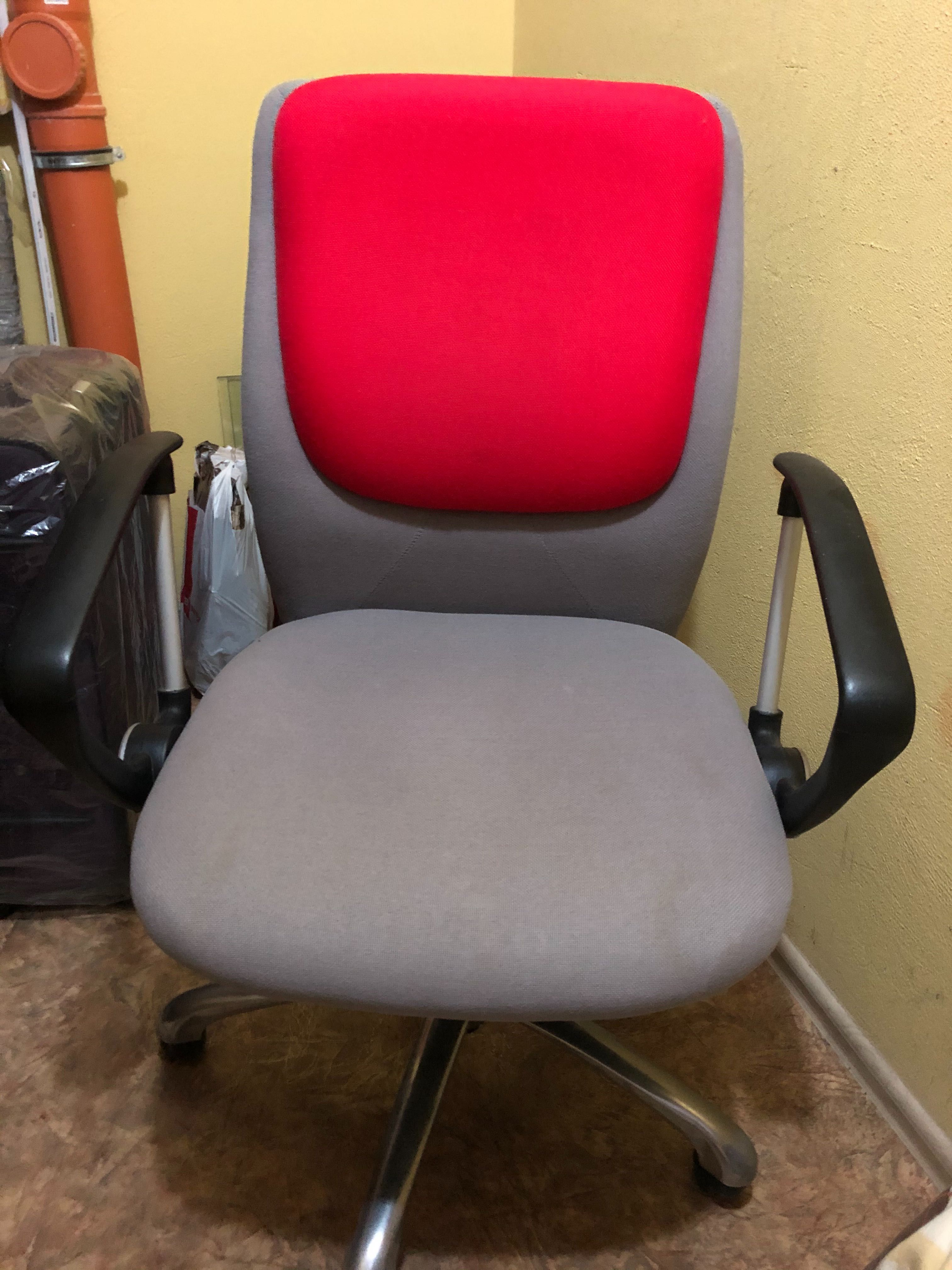Крісло офісне, практично нове