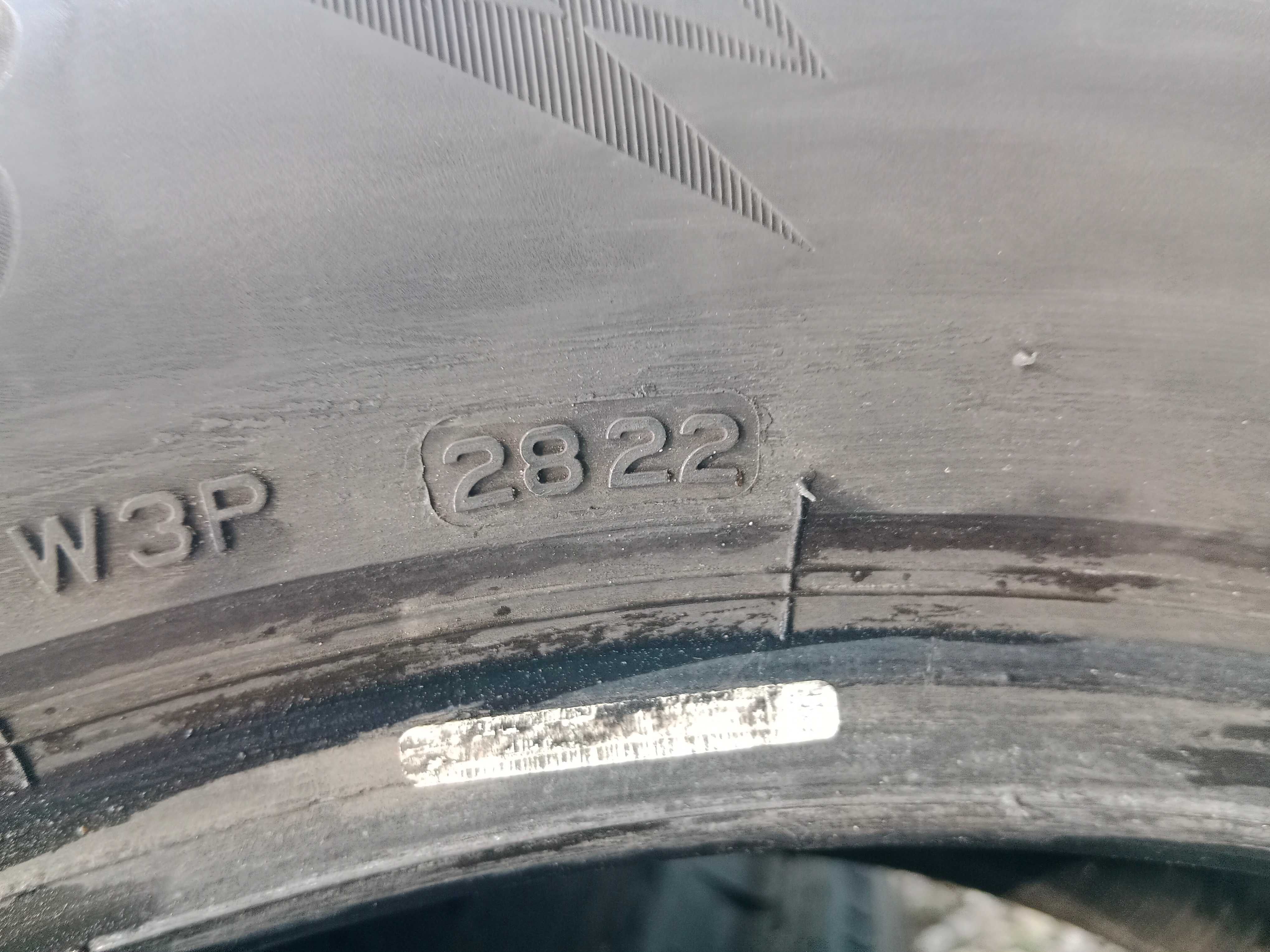 Opona używana 225/60R18 Bridgestone Blizzak LM005 1szt.