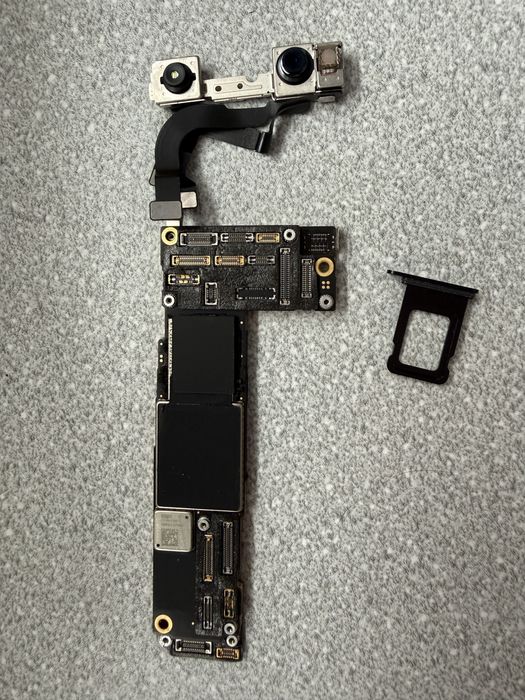 Płyta główna z icloud iphone 12 128gb