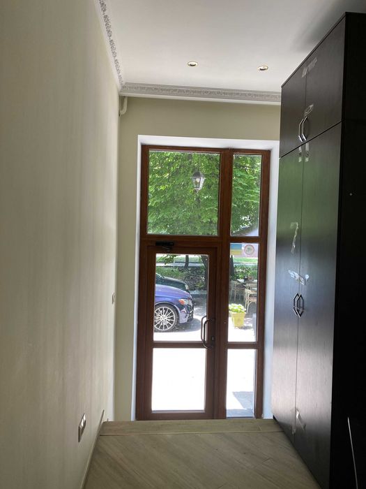 Фасадный офис в отличном состоянии на пр Шевченко.