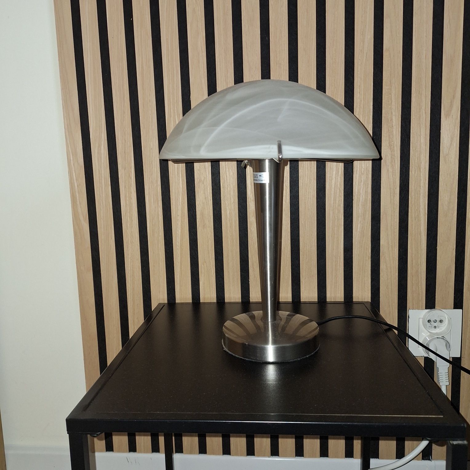 Lampka nocna dotykowa.