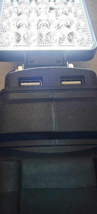 Lampka roboczą LED z akumulatorem