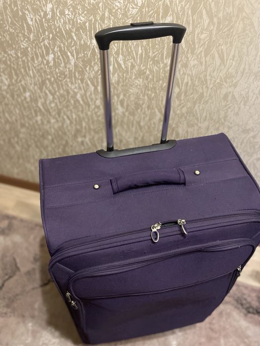Валіза на колесиках