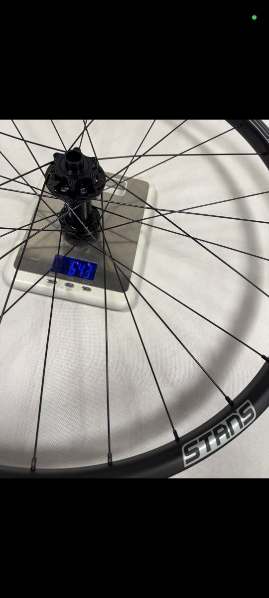 Koło przednie Stan’s NoTubes ZTR Crest CB7 Carbon 650b 27.5 15×110
