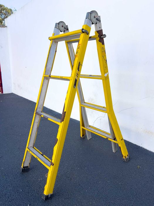 Escadote ou Escada robusta em Aluminio e Ferro até cerca de 3 metros