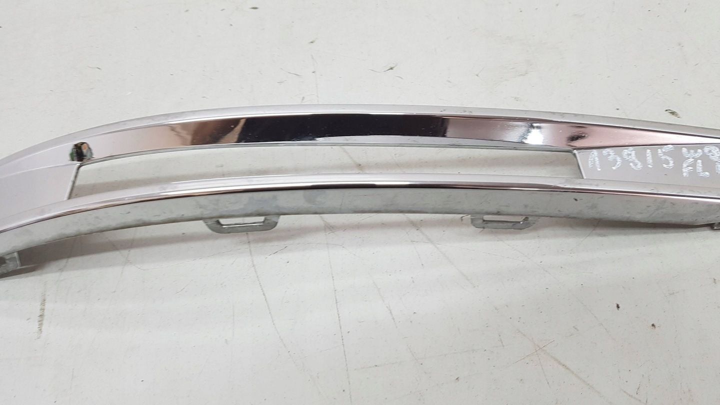 Mercedes C-klasa AMG W204 lift listwa na led chrom zderzak lewy przód