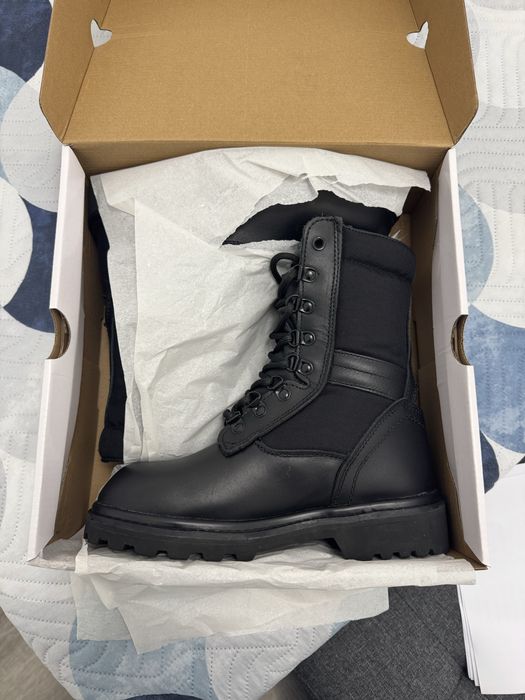 Botas militares meio cano em pele