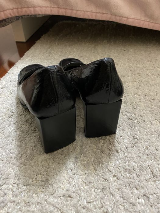 Sapatos de salto Charles