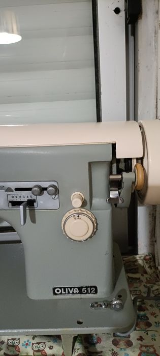Máquina de costura oliva