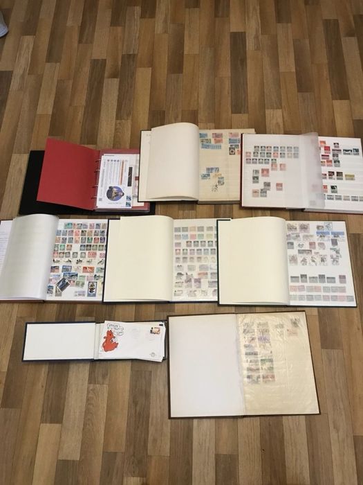 Альбомы с марками всего мира