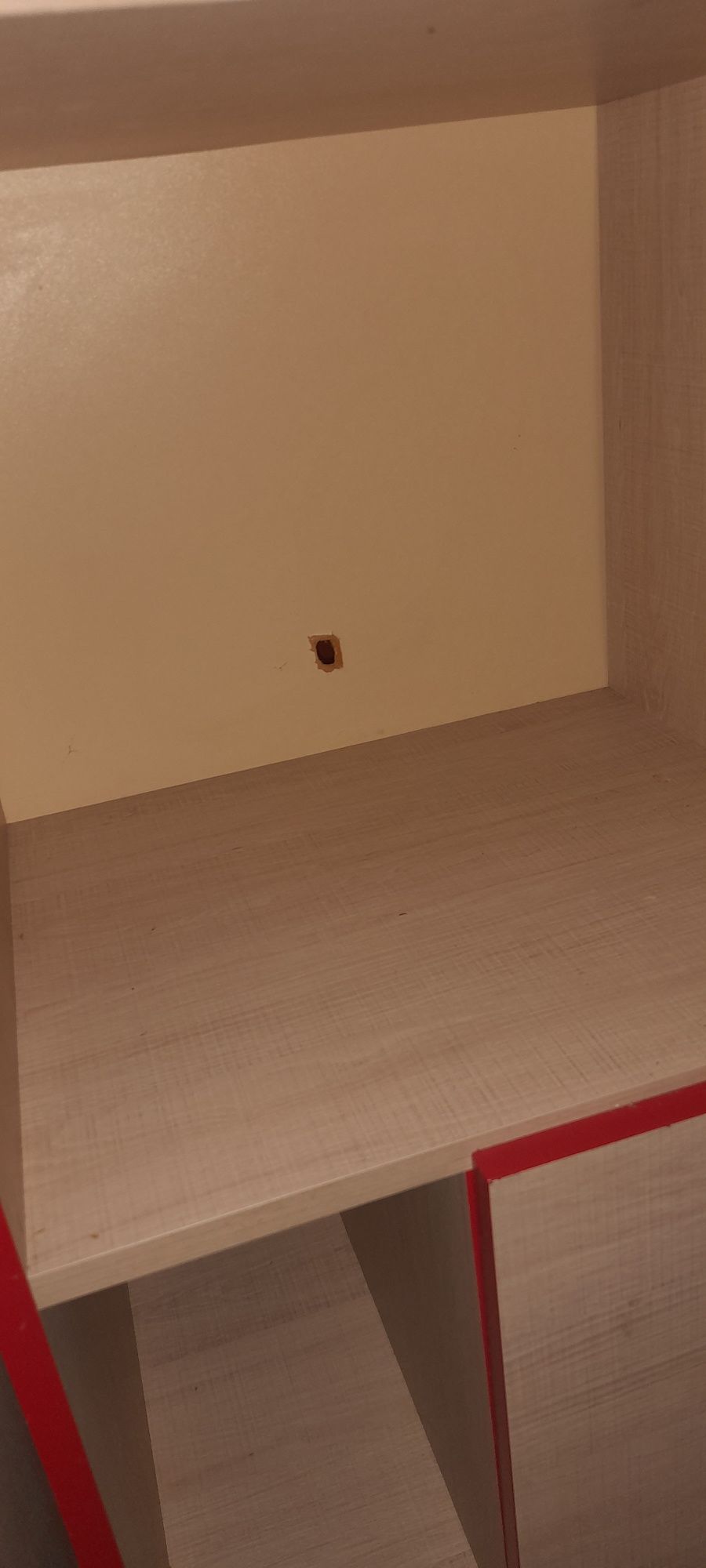 Łóżko piętrowe z wysuwanym biurkiem i komodą