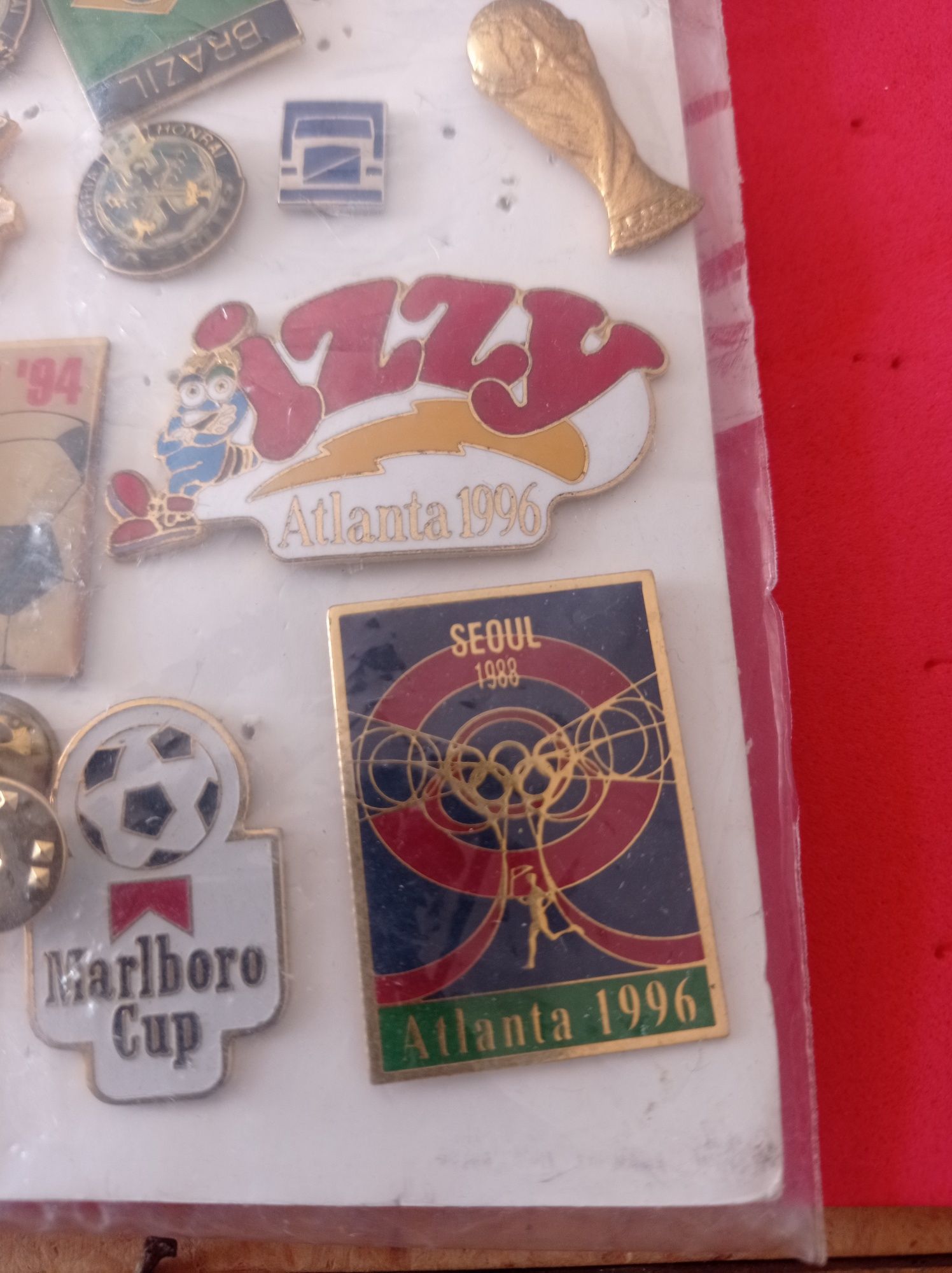 Pins desporto e bandeiras