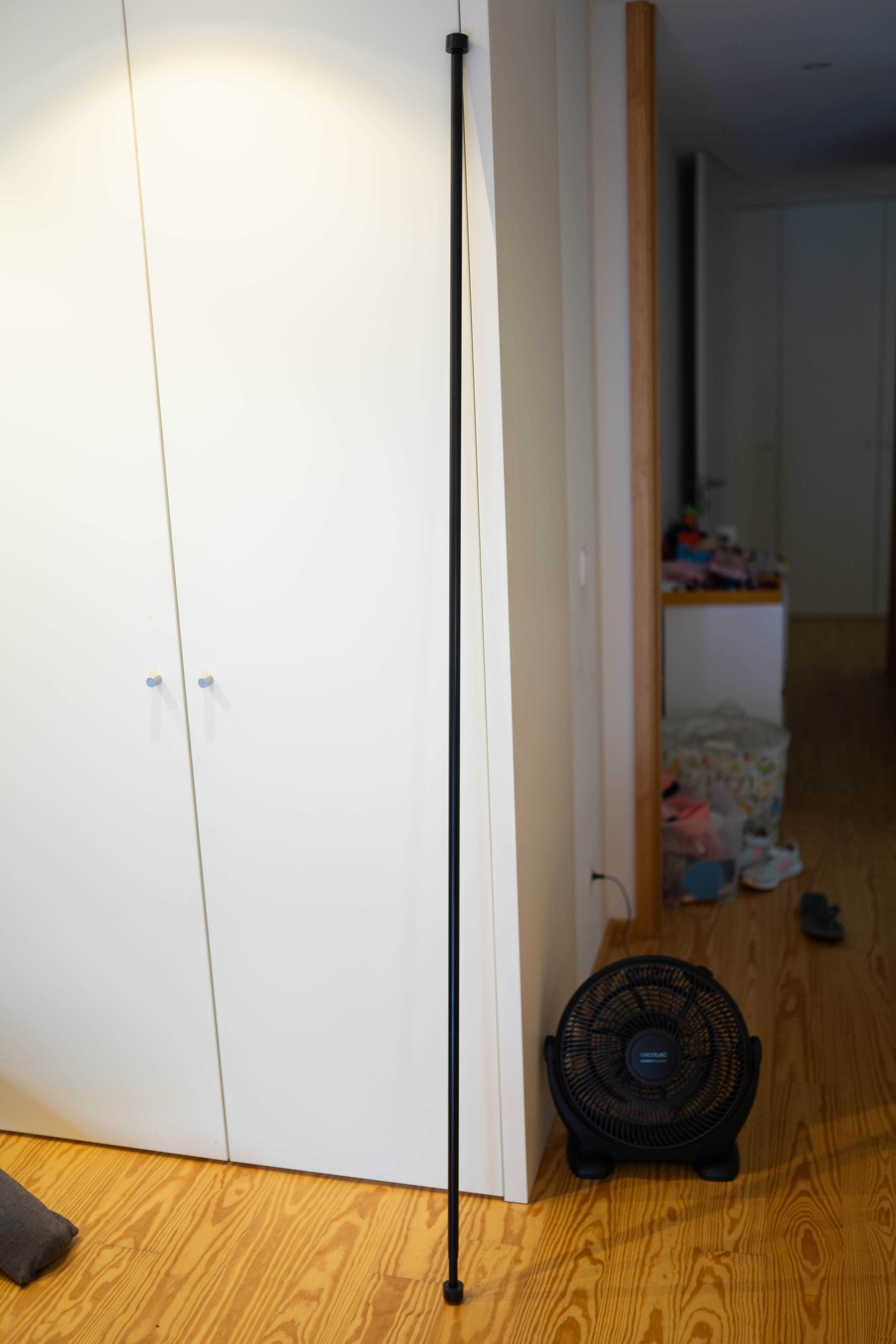 Kit 2 Cortinas + 2 varões + 4 suportes de parede